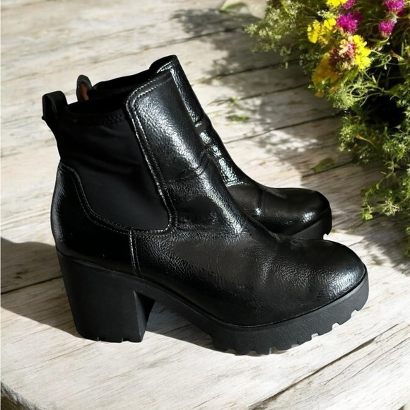 Aldo Platform Ankle Boot. Faux Textured Patent Leather. Like New. Size 7.5 - Picture 5 of 10